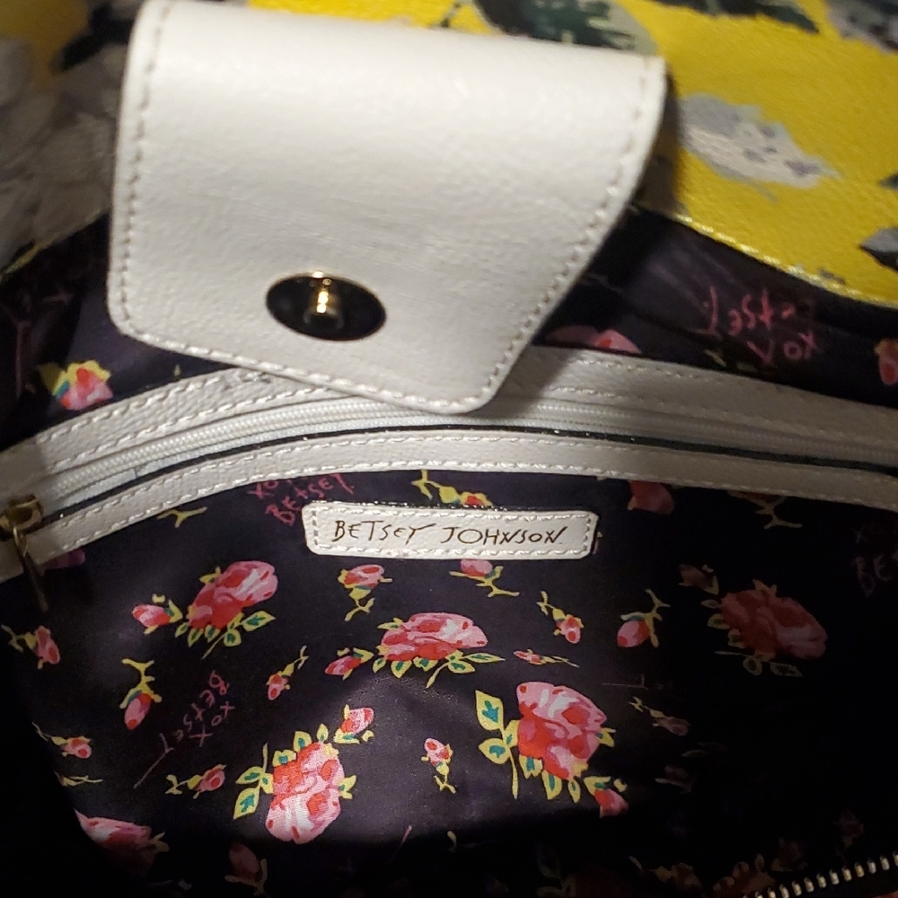 Betsey Johnson White Large Tote Bag with Gold Accents - Picture 11 of 14